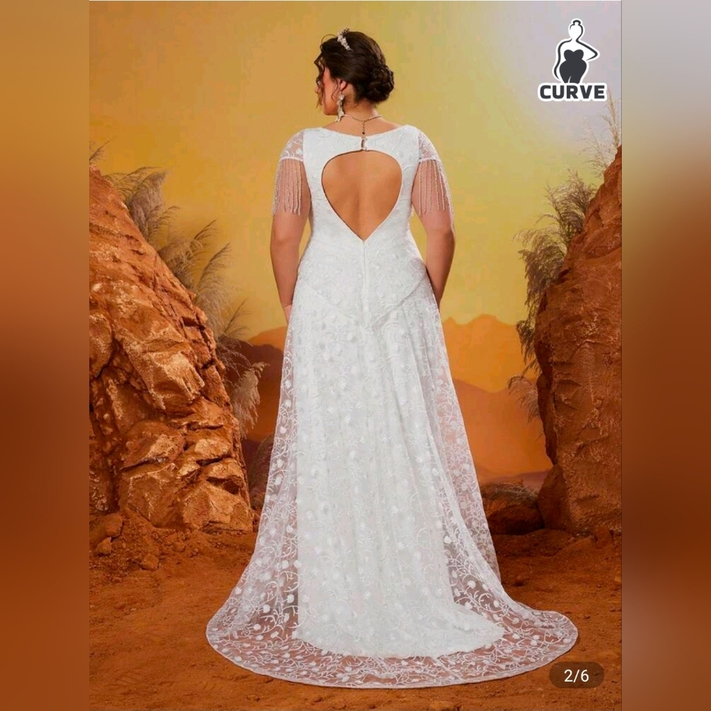Elegant White Lace Wedding Dress - Picture 2 of 6